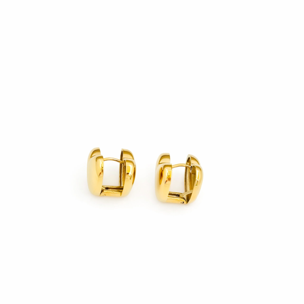 Złote kolczyki w kształcie serca – stal chirurgiczna platerowana 14-karatowym złotem