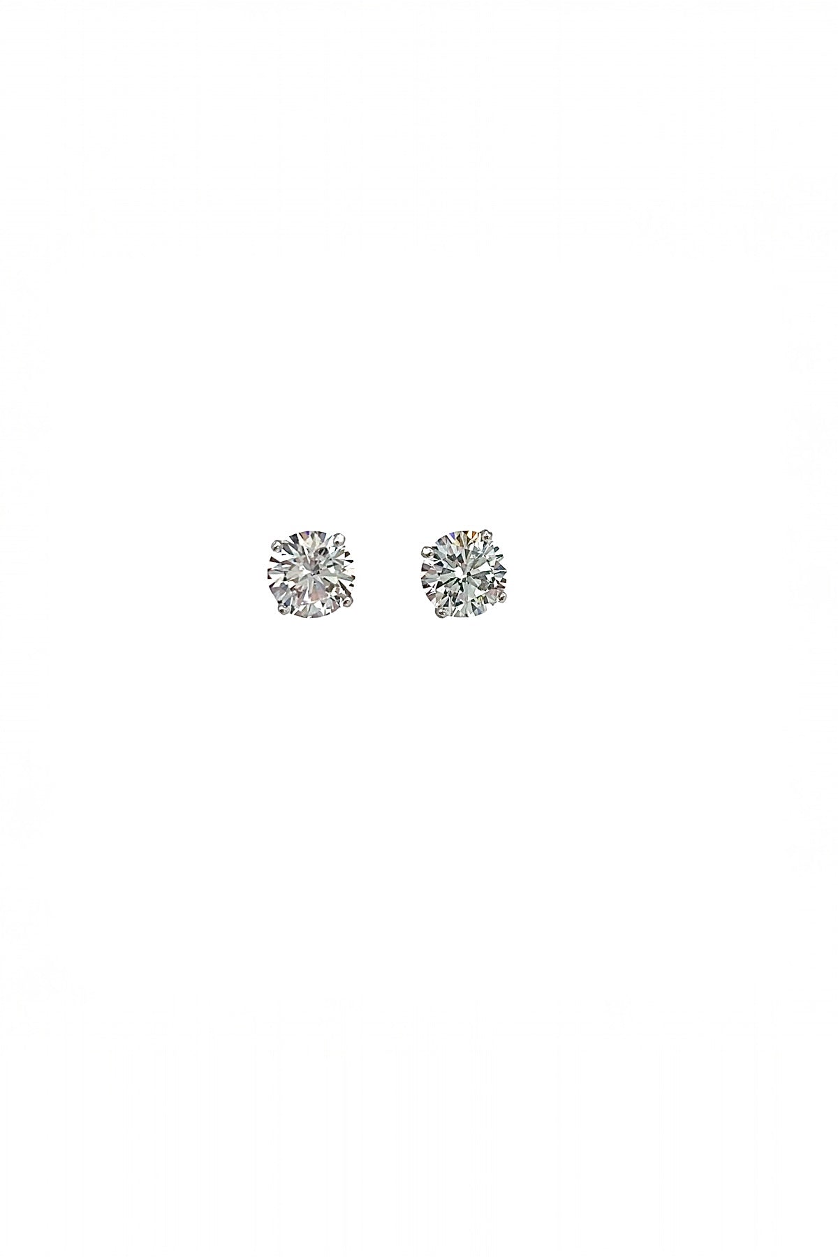 Zirconia Stud Earrings (7mm) – Elegant Sparkling Stone
