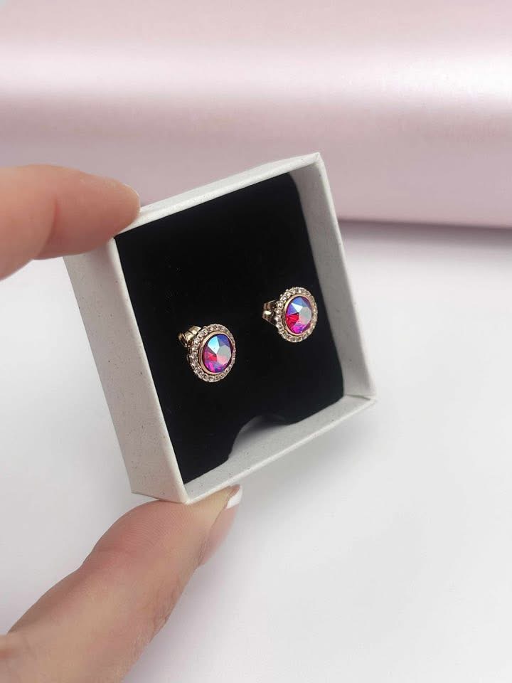 18k gold stud earrings