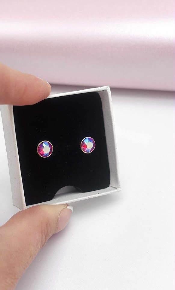 18k gold stud earrings
